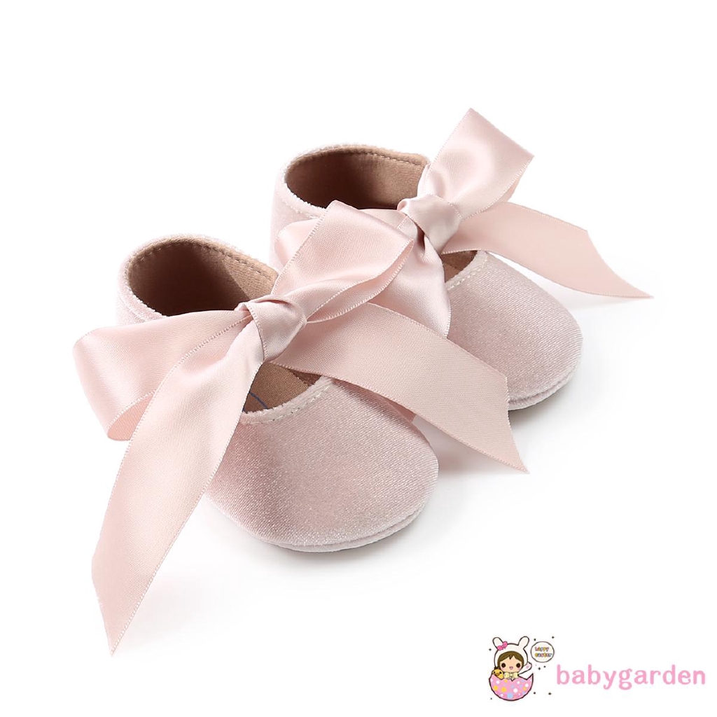 Giày em bé kiểu dáng thời trang