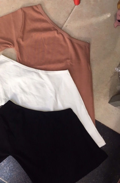 Áo lệch vai dài tay