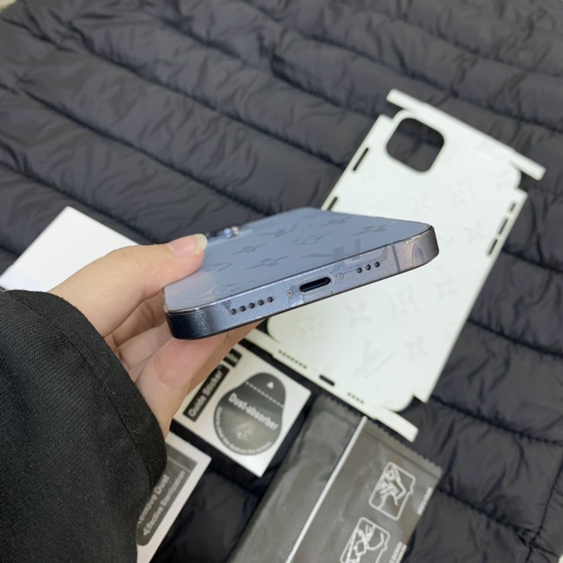 Miếng dán dẻo PPF lưng trong hinh họa tiết L.V, nhám, bóng 7 màu cho các đời iphone
