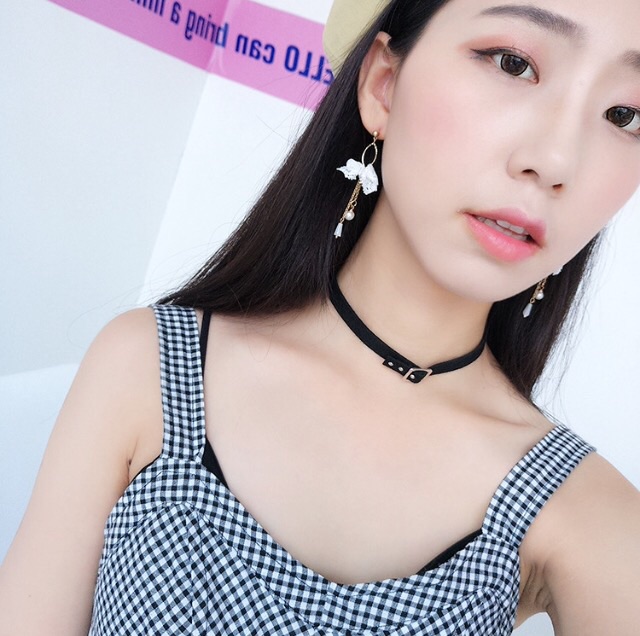 Khuyên tai nơ vải tuarua xinh xắn
