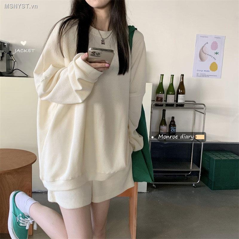 Bộ đồ thể thao 2 món gồm áo sweater tay dài và quần short phong cách đường phố trẻ trung cho nữ