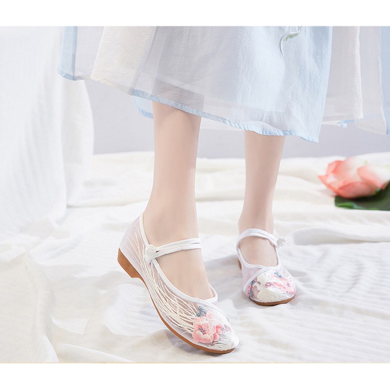 Giày thêu hoa lưới dây cài đế thấp | BigBuy360 - bigbuy360.vn