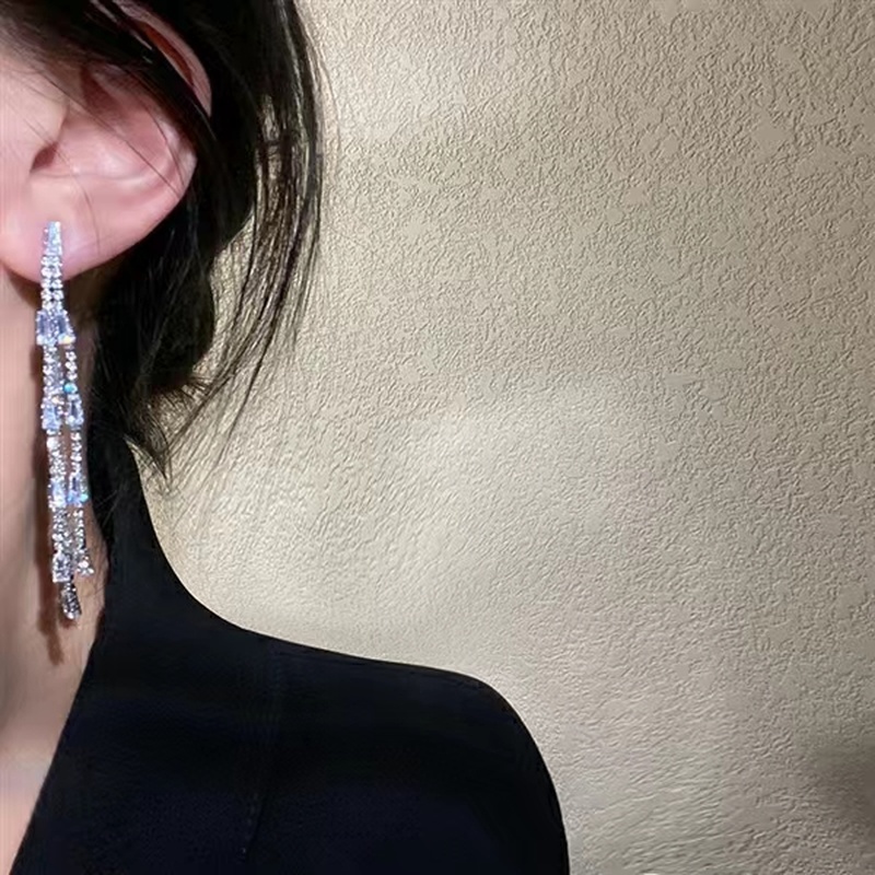 Khuyên Tai Tua Rua Đính Đá Zircon Đơn Giản Thời Trang Cá Tính