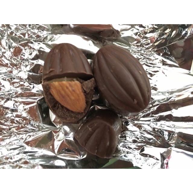 Kẹo Sôcôla hạnh nhân Việt Thái