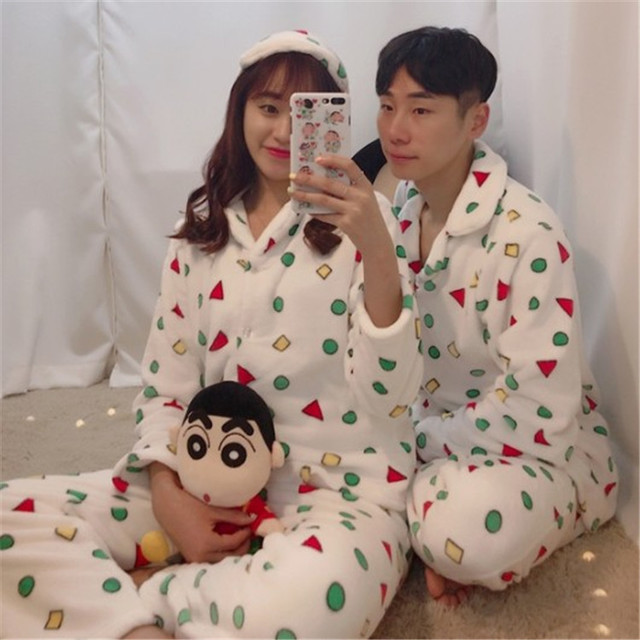 Bộ Đồ Ngủ Hình Shin-Chan Đáng Yêu Cho Cặp Đôi | BigBuy360 - bigbuy360.vn