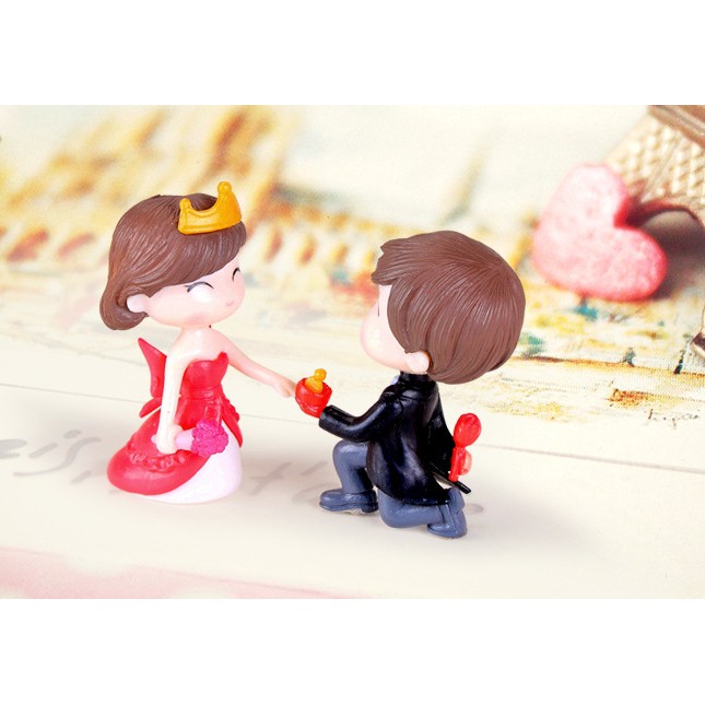 Tiểu cảnh Cặp cô dâu chú rể cầu hôn, decor trang trí terrarium / decord mô hình quà tặng trang trí