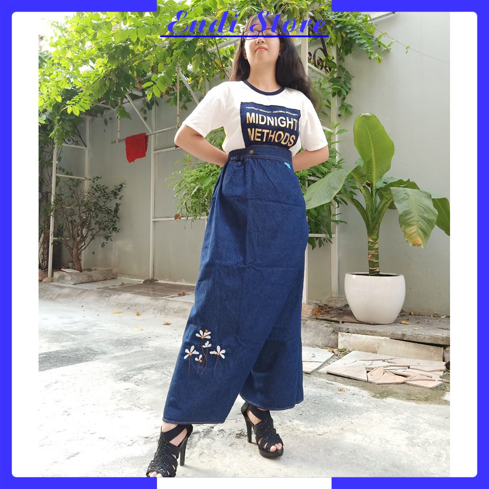 Váy Chống Nắng Cho Người Ngồi Sau Có Ống Quần Rộng Và Nút Bấm Ở Chân Rất Tiện Lợi Thêu Họa Tiết Hoa Cánh Trắng | BigBuy360 - bigbuy360.vn
