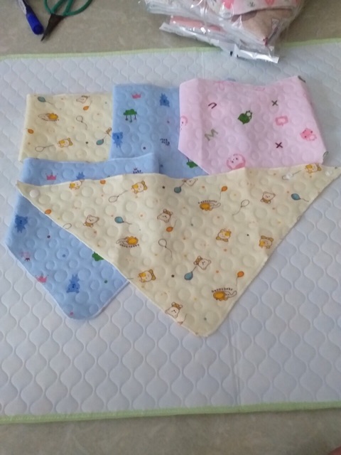 Set 5 yếm nỉ xốp tam giác - quàng cổ - thấm dãi cho bé trai bé gái