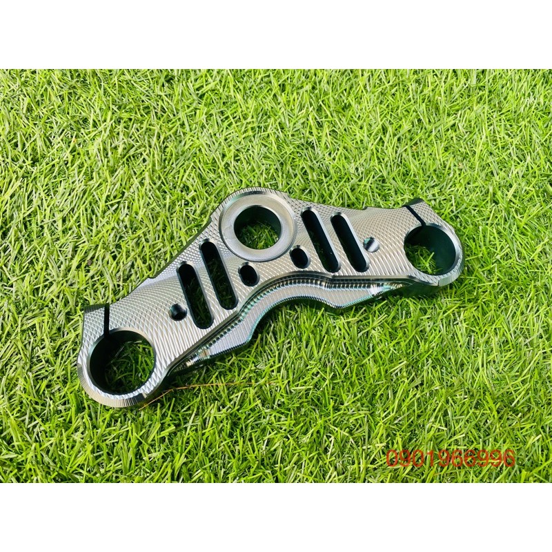 Chảng ba trên CNC Suzuki Satria Raider Fi