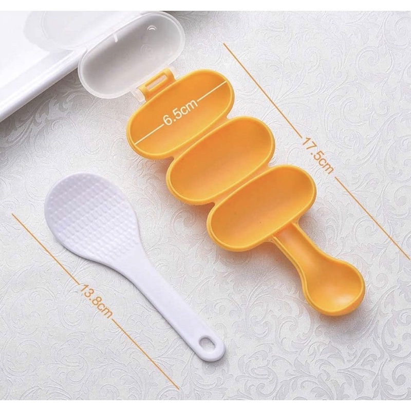Khuôn lắc cơm tạo hình tròn cho bé ăn