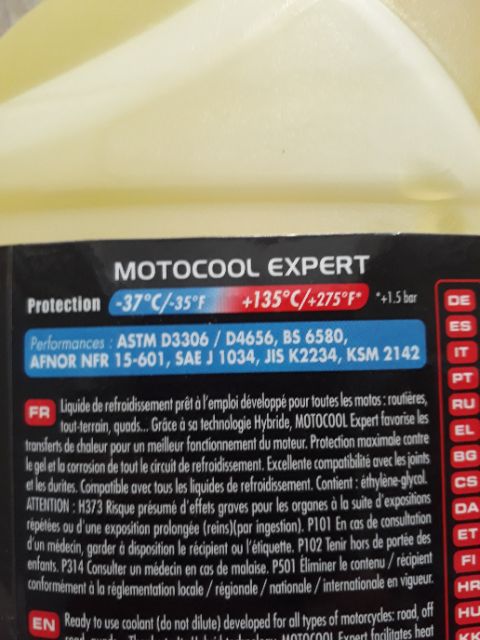 Nước làm mát cao cấp pha sẵn Motul Motocool Expert 1L