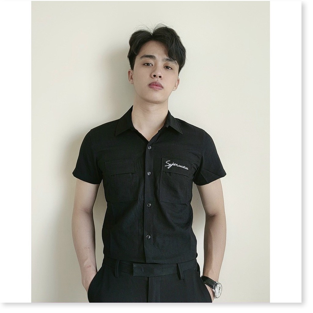 ÁO SƠ MI ĐŨI TAY NGẮN,THIẾT KẾ HỌA TIẾT TRƠN NHƯNG KHÔNG KÉM PHẦN SANG TRỌNG,ĐẶC BIỆT LÀ CHẤT LIỆU VÃI THOÁNG MÁT VÀ MỊM