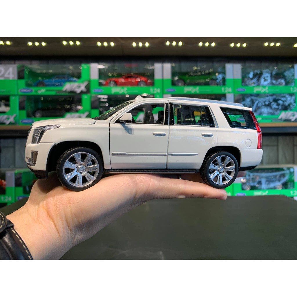 Mô hình xe ô tô Cadillac Escalade hãng Welly FX tỉ lệ 1/24 màu trắng