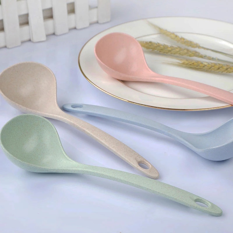 Muỗng múc canh cán dài có lỗ để treo nhiều màu kích thước 23*7CM