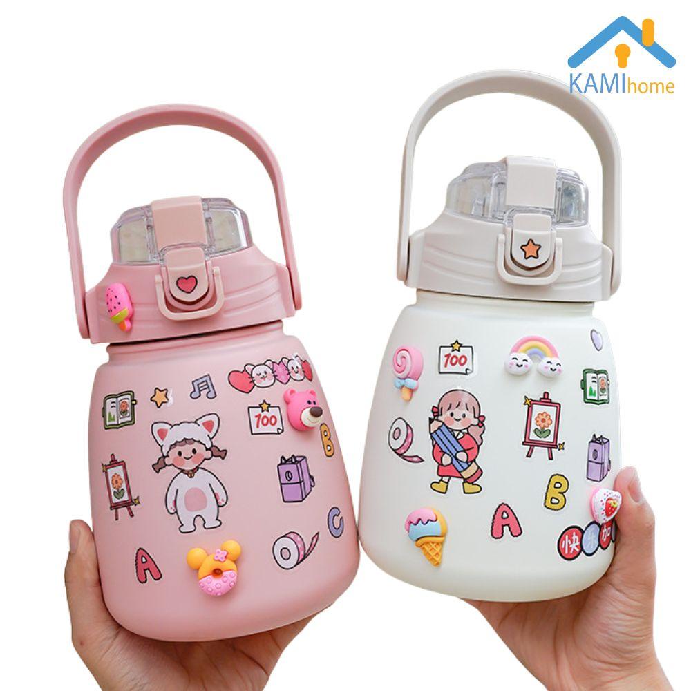 Bình nước giữ nhiệt nóng lạnh cho trẻ em có dây đeo sticker dán dễ thương cỡ lớn 1000ml mã 22067