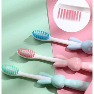 Set 4 bàn chải cho bé tập đánh răng hình thú lông tơ mềm, có đế hút dính