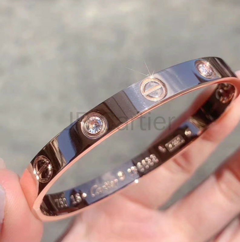 Vòng Tay Tình Yêu Mới 2021 Với Hộp Kim Cương 4 Kim Cương Có Thể Chọn Hộp