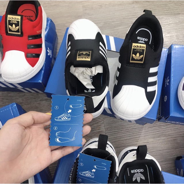 Giày thể thao cho bé