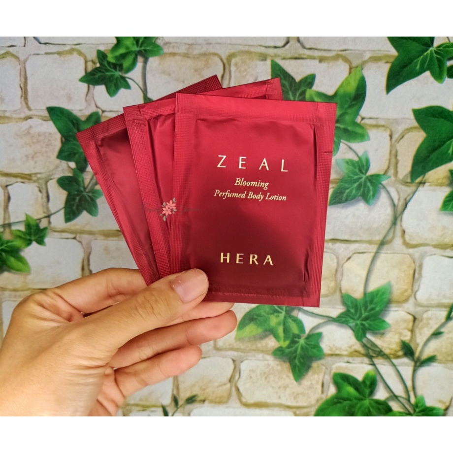 [Date 2024] Gói sample kem dưỡng Body Hera Zeal Blooming Perfumed Body Lotion (4ml) giúp làm trắng mịn toàn thân