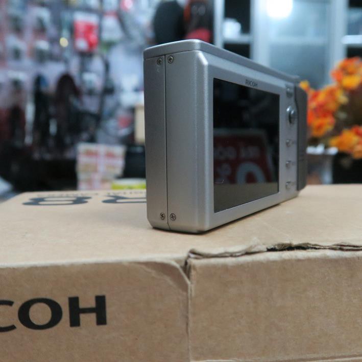 Máy ảnh Ricoh R8 fullbox đẹp xuất sắc