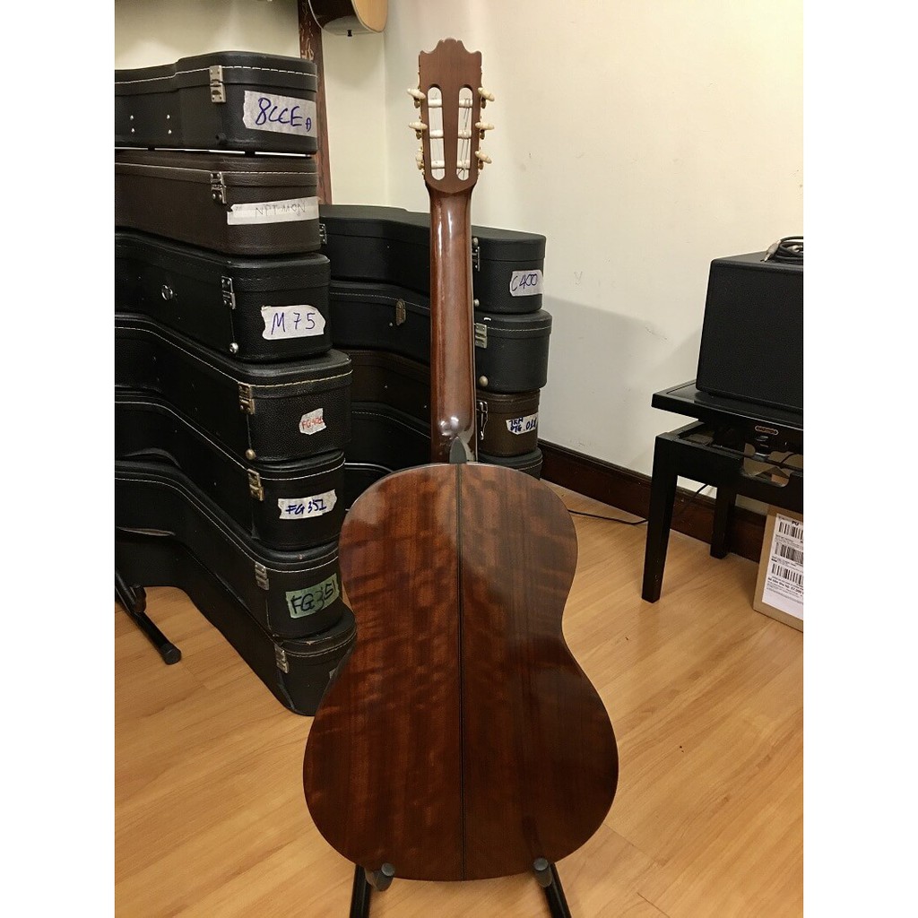 Guitar Classic Yamaha C200