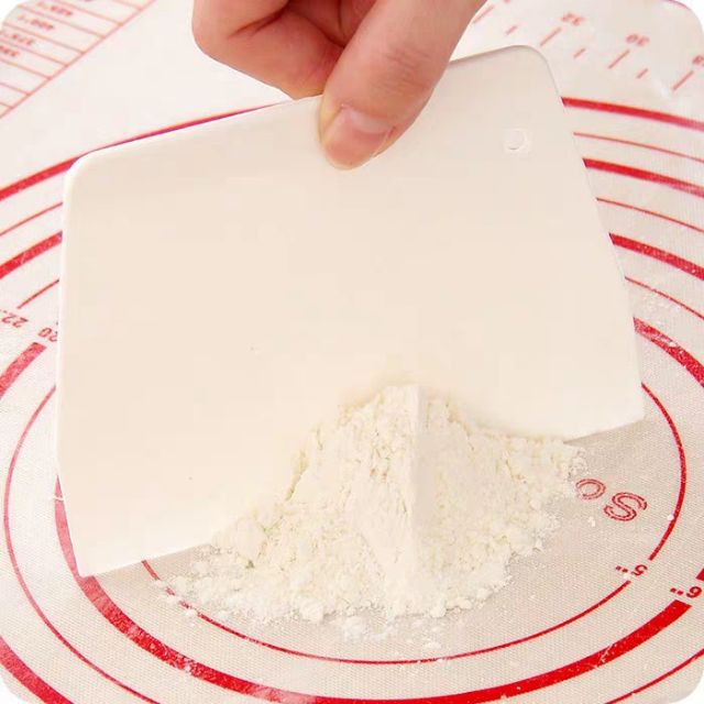 Dao vét, dao cắt bột làm bánh .