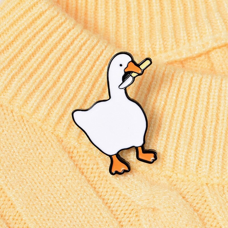 Pin cài áo vịt trắng United Goose Game - GC192