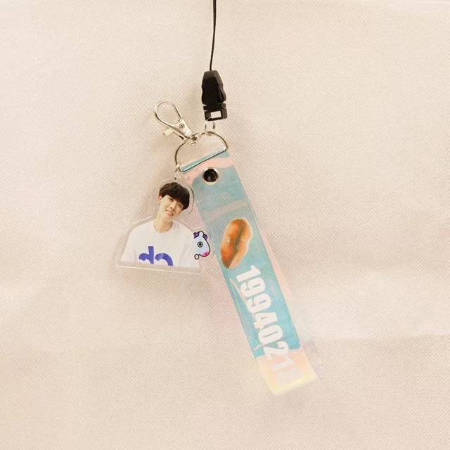 Nametag Hologram BTS - Dây đeo điện thoại Móc khoá BTS