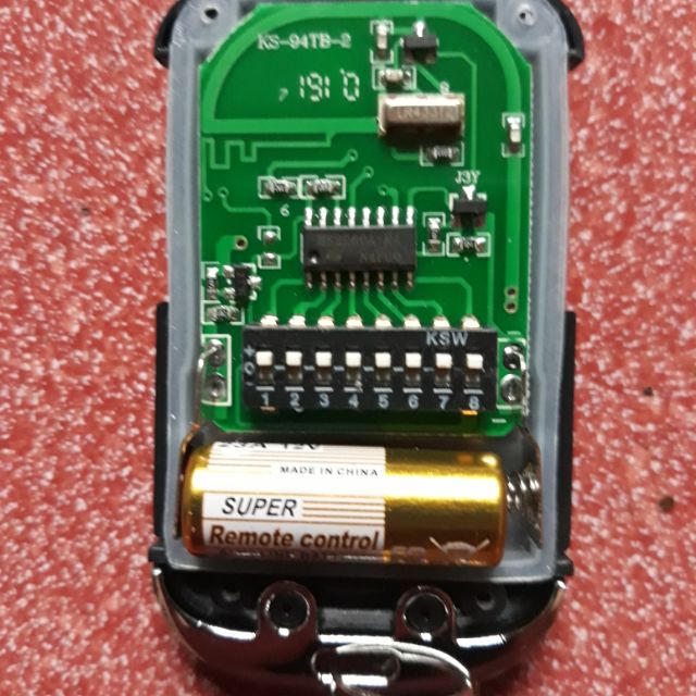 # Remote cửa cuốn 8 mã gạt 433 Mhz chống nước Pin siêu bền