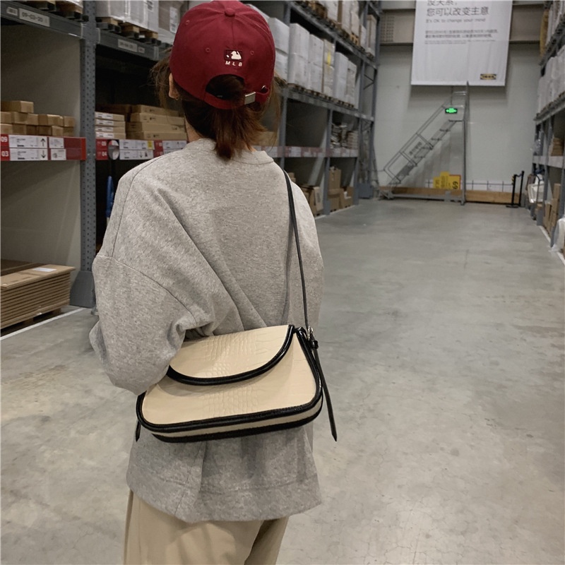 Small bag messenger bag Korean students color matching shoulder armpit bag women's new messenger bag tide