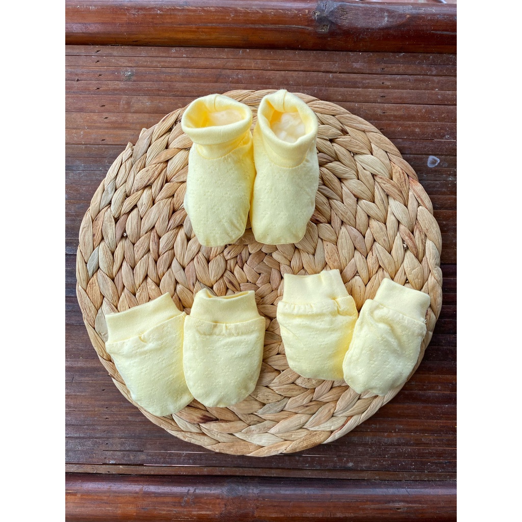 Bao tay bao chân sơ sinh và mũ vân thoáng Lullaby chất cotton cho bé