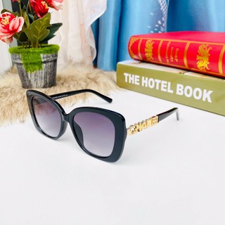 mắt kính thời trang tôn thêm vẻ đẹp cho khuôn mặt của bạn .....