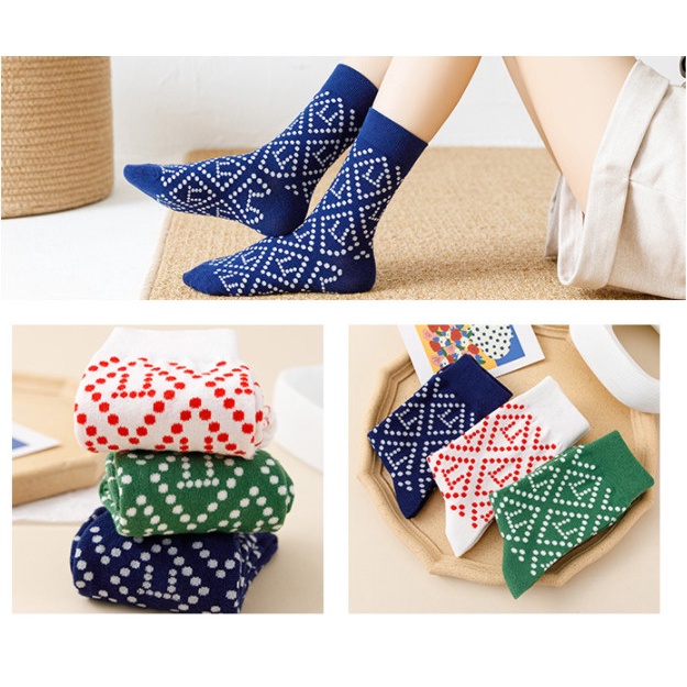 Vớ chấm bi cao cổ Nam Nữ phong cách thể thao, trẻ trung, năng động.