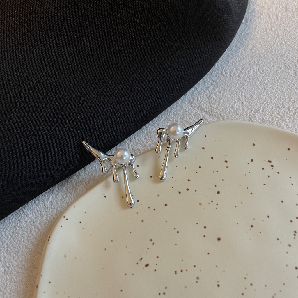 Khuyên tai kim loại đính ngọc trai nhân tạo thời trang