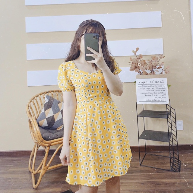 Đầm hoa cúc tay phồng cut out lưng