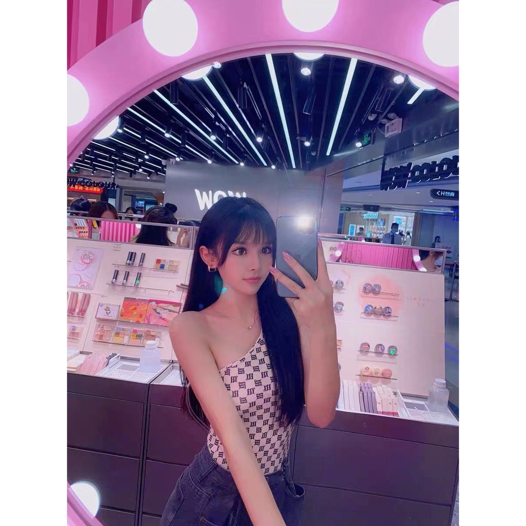 Jennie blackpink Áo bodysuit hở 1 bên vai phong cách quyến rũ và cá tính cho nữ