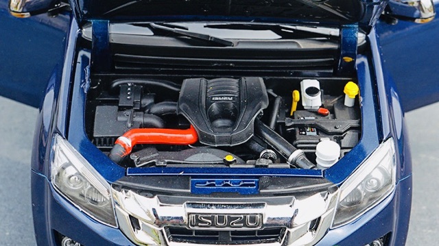MÔ HÌNH XE ISUZU D-MAX TỶ LỆ 1:18