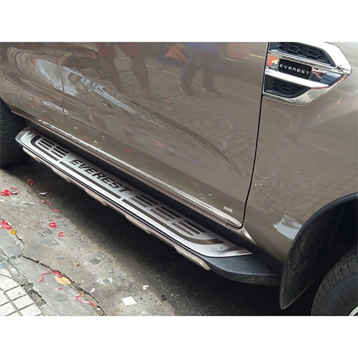 Ốp Bệ Bước Ngoài Chất Liệu Inox Dành Cho Xe Ford Everest