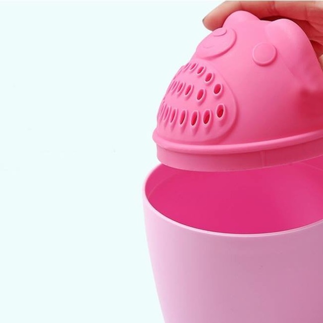 Cốc gội tắm đa năng cho bé