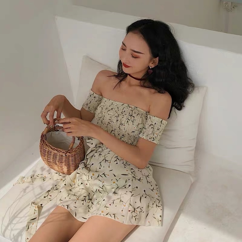 Set Croptop Lệch Vai Kèm Váy Hoa Nhí Thắt Nơ Xinh Xắn