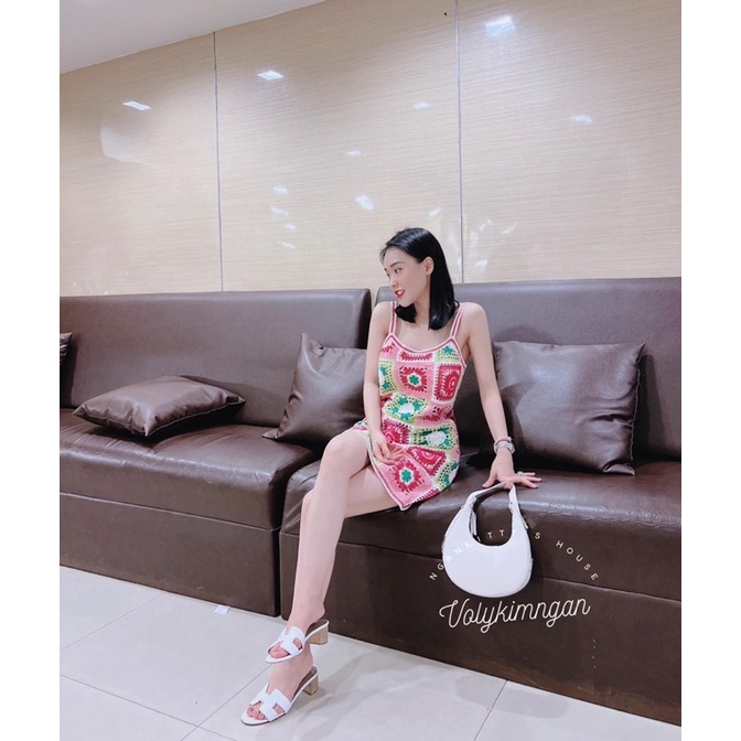 Đầm len caro hồng hoa xanh