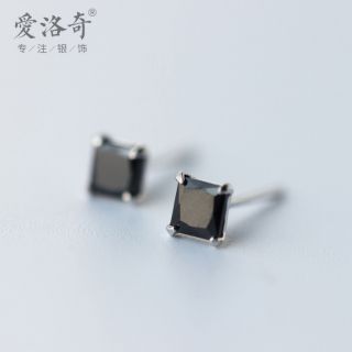 Stub earings đá đen vuông