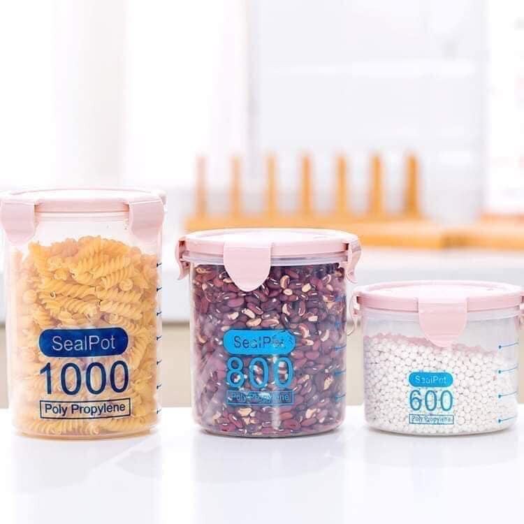 Set 3 Hộp Nhựa Đựng Thực Phẩm, Gia Vị Các Kích Thước Sealpot  Chống Tràn Để Tủ Lạnh Có Vạch Chia Định Mức