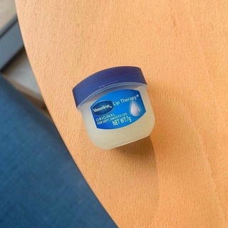 Son dưỡng môi Vaseline Lip Therapy 7g
