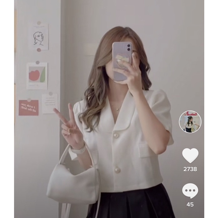Áo croptop dáng suông cộc tay 2 khuy ngọc sang chảnh