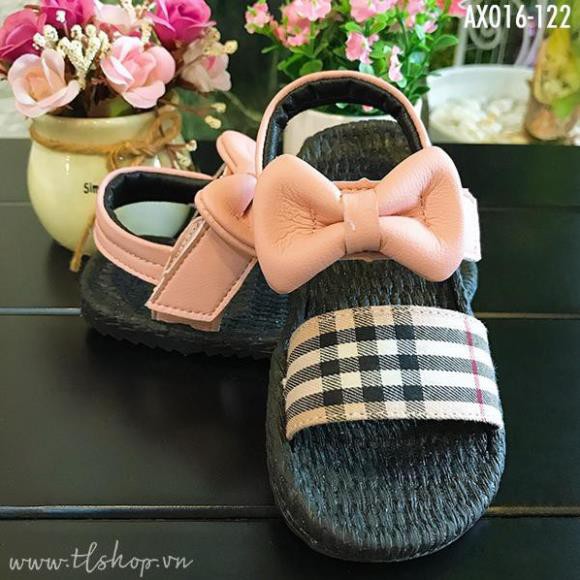 Giày sandal cho bé đính nơ - Dép quay hậu bé gái nơ hồng quai sọc caro 122