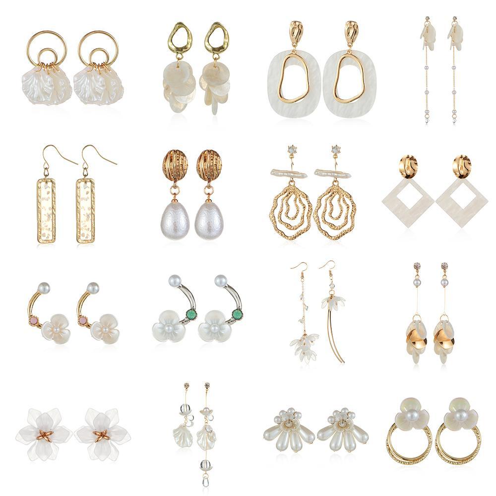 Bông Tai Dạng Xỏ Bằng Acrylic Màu Trắng Phối Tua Rua Hình Học Ngọt Ngào