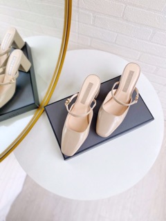 Guốc sục mũi vuông