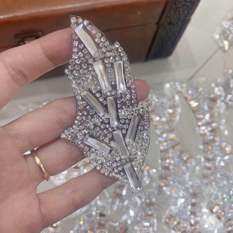 Hình ủi đá bướm lá nhiều hình