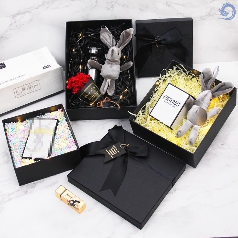 Hộp đựng quà tặng màu đen kèm nơ sang trọng